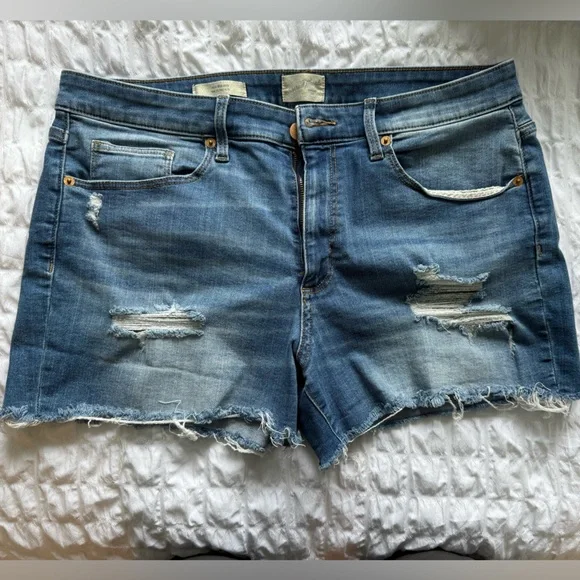 Universal Thread Distressed Denim Mid Rise Jean Shorts - size 14 - Picture 1 of 5